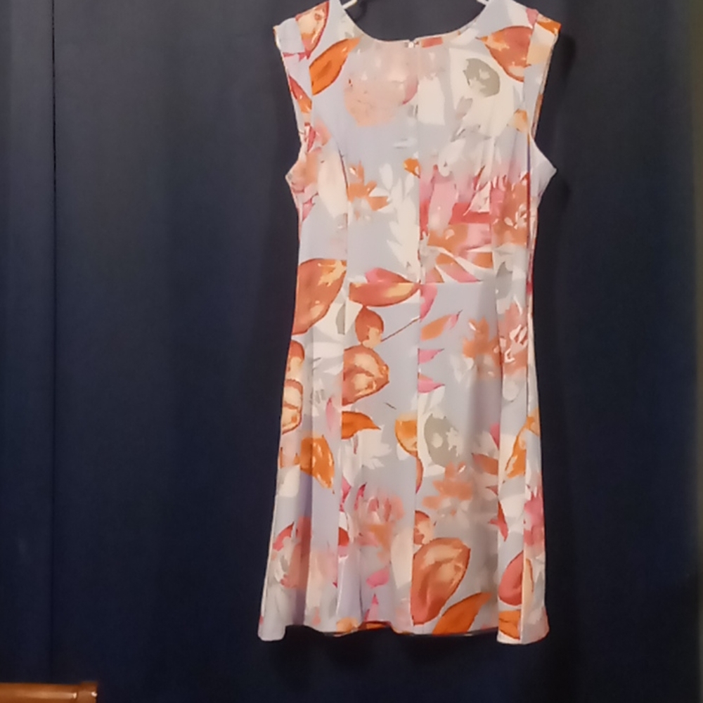 Vince camuto super cute dress about knee length